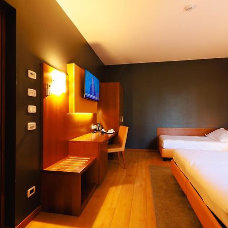 Hotel Villa Delle Rose - Malpensa Oleggio Eksteriør bilde