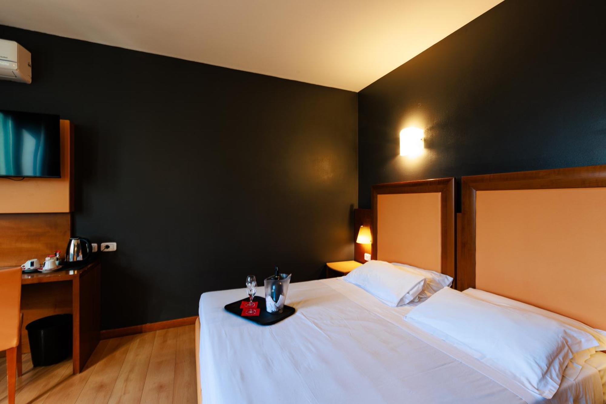 Hotel Villa Delle Rose - Malpensa Oleggio Eksteriør bilde