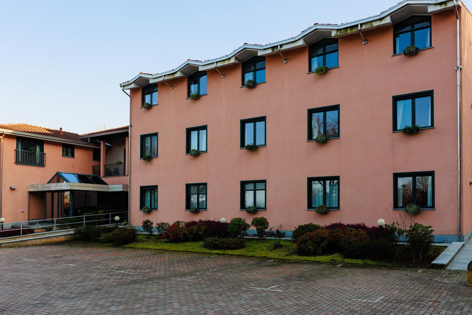 Hotel Villa Delle Rose - Malpensa Oleggio Eksteriør bilde
