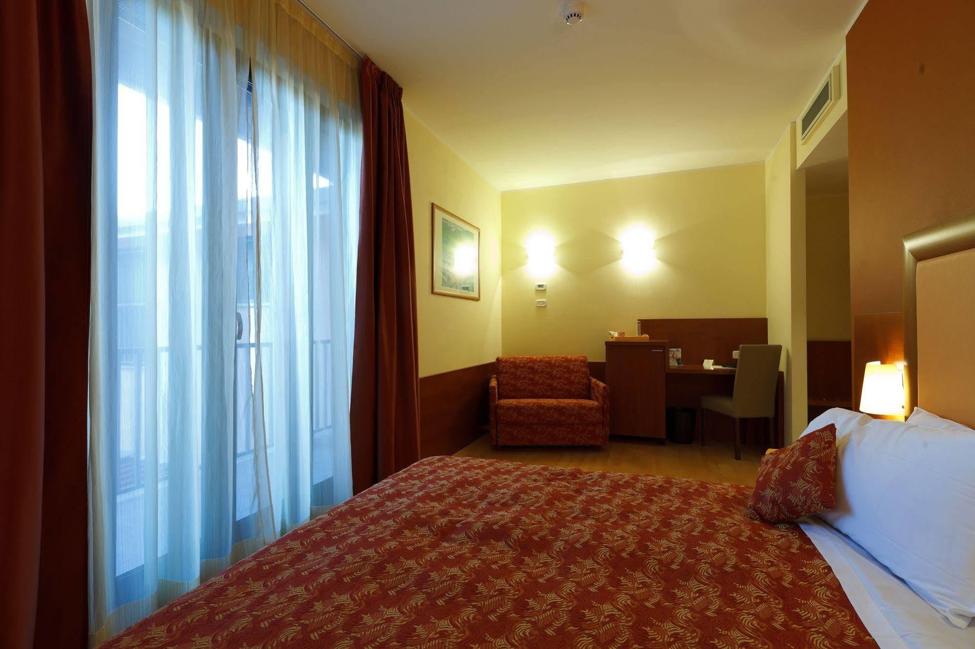 Hotel Villa Delle Rose - Malpensa Oleggio Eksteriør bilde
