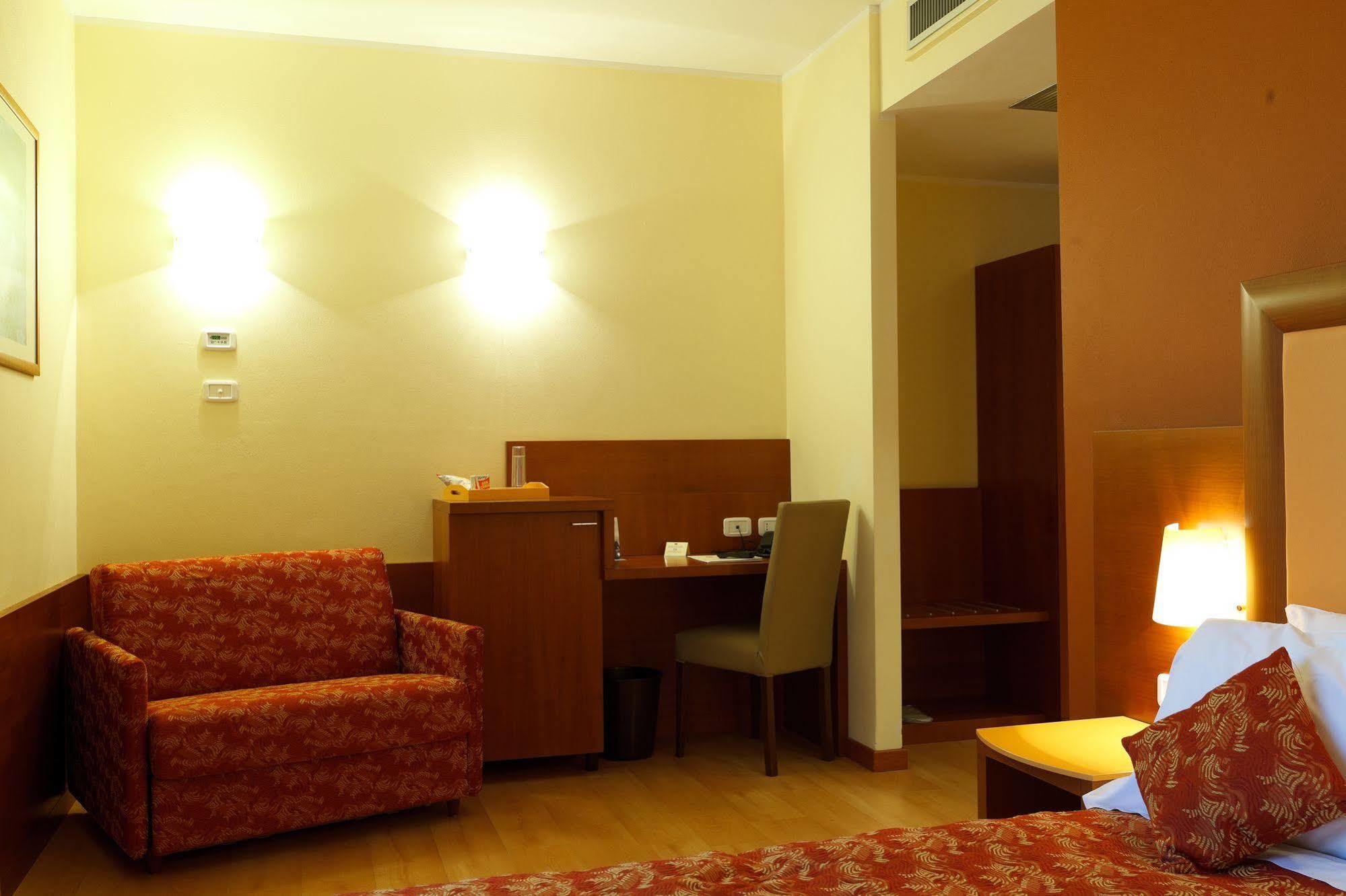 Hotel Villa Delle Rose - Malpensa Oleggio Eksteriør bilde